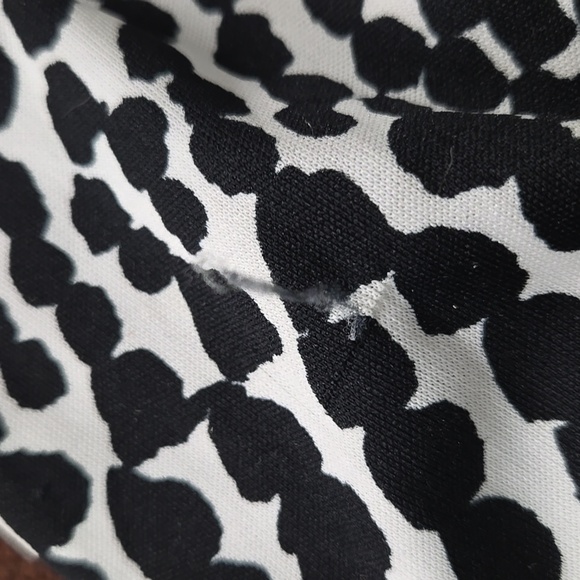 Vintage 70s Polyester Blouse Shirt Daggar Collar Abstract Black and White 1970s - Picture 15 of 15